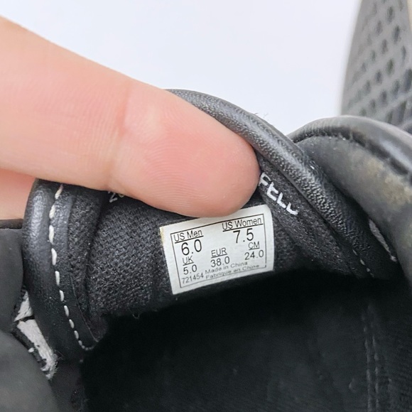 Vans x Karl Lagerfeld Old Skool Laceless Leather Platform Sneakers - Picture 9 of 9